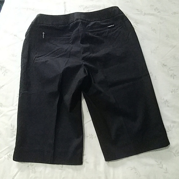Chico's Black Short| Size 00 Or XS - Picture 2 of 7